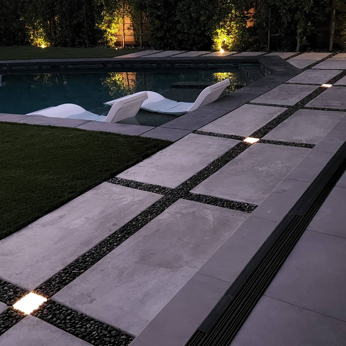 Lumengy Paver Lights Around Pool Deck