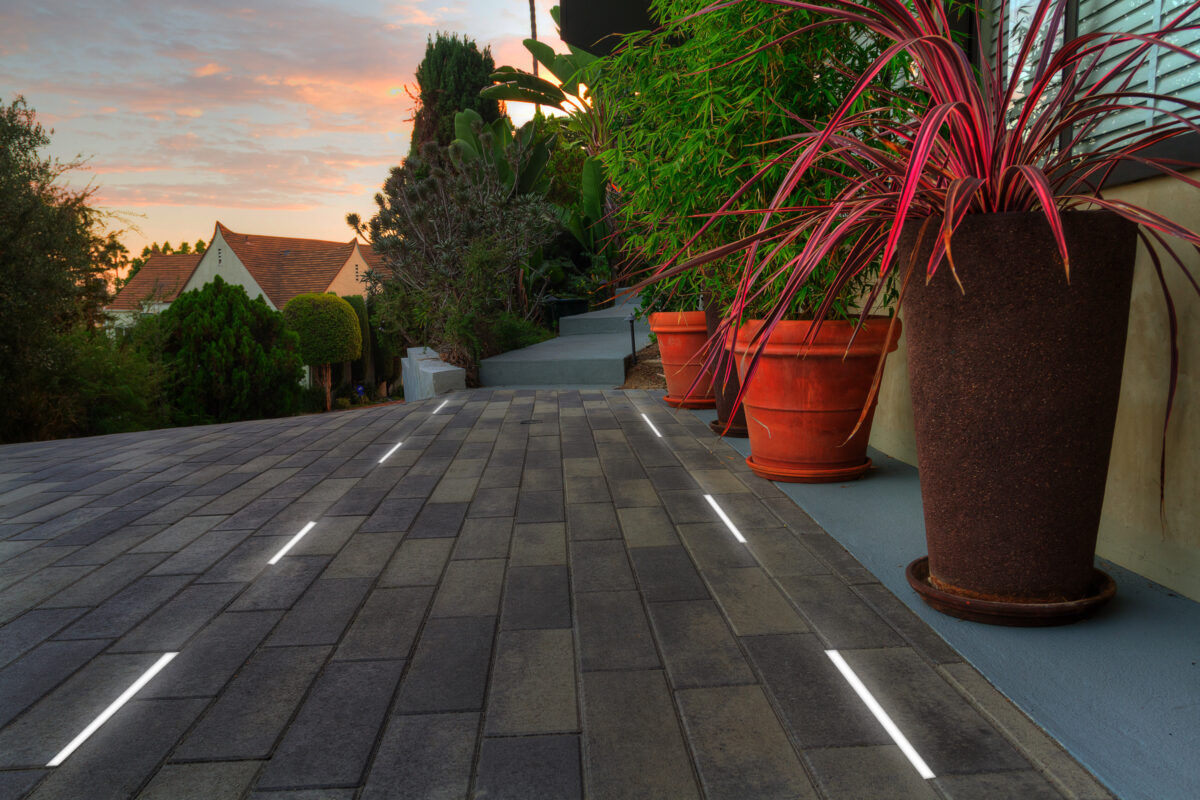 Landscape scene with Lumengy paver lights